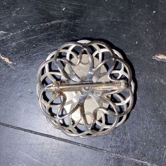 Round Silvertone Brooch Black Stone with White Stripe Vintage Style Pin Jewelry - Picture 2 of 2